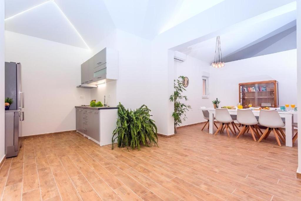 Villa Marietta Equino Sitno Donje 외부 사진